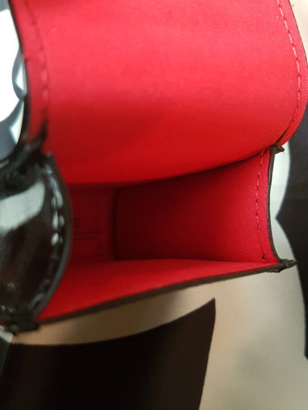 Chanel Black Patent Rouge Coco case - Picture 4 of 7